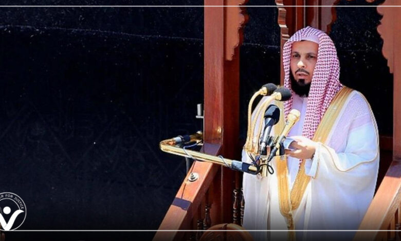 اعتقال وتعذيب.. إمام الحرم المكي يعاني داخل السجون السعودية