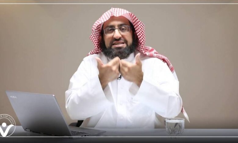 السلطات السعودية تعتقل أستاذ جامعي على خلفيات تغريدات قديمة له!