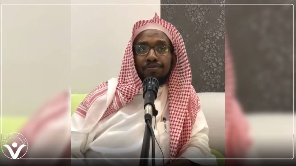 اعتقال مسؤول سعودي سابق "لثنائه" على دعاة وعلماء معتقلين