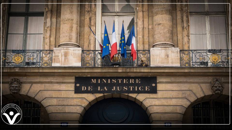 محكمة فرنسية تتهم فنانة تشكيلية سعودية باستعباد وإساءة معاملة خدم